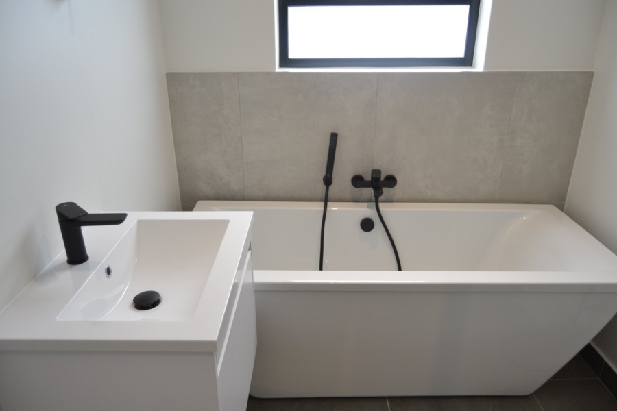 3 Bedroom Property for Sale in Somerset Lakes Western Cape